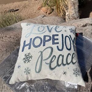 ⬇️St Nicholas Square NWT Kohl’s Throw Pillow 18inX18in Ivory Sentiment Tapestry